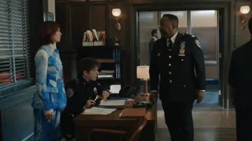 Le pantalon en soie Fold London Adelaide Wide Leg porté par Elsbeth Tascioni (Carrie Preston) tel que vu dans Elsbeth (S03E12)