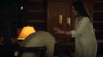Eileen West chemise blanche à manches longues portée par M (Rachel Weisz) telle que vue dans Vladimir (S01E07)