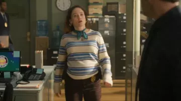 Suéter de novio de cachemir de la Reforma llevado por Angie Polaski (Erika Christensen) como se ve en Will Trent (S04E09)