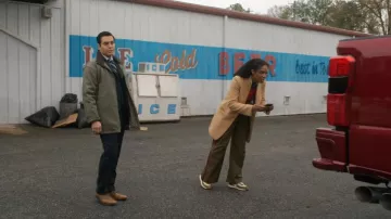 Baskets Loewe Flow Runner 2.0 portées par Faith Mitchell (Iantha Richardson) telles que vues dans Will Trent (S04E10)