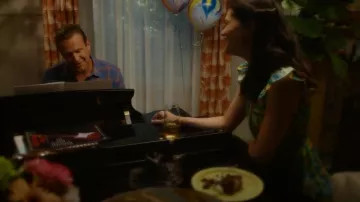 Vestido Maxi de manga flutter de Anthropologie Peregrine que lleva Tia (Lilan Bowden) como se ve en Shrinking (S03E07)