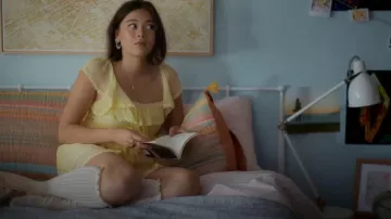 Free People Misty Net Pointelle Tall portée par Alice (Lukita Maxwell) telle que vue dans Shrinking (S03E07)
