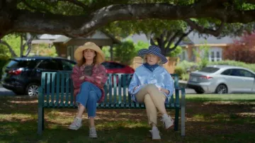 Baskets basses Autry Super Vintage Medalist portées par Liz (Christa Miller) telles que vues dans Shrinking (S03E07)