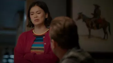 Cardigan Doen Petra porté par Alice (Lukita Maxwell) comme on le voit dans Shrinking (S03E07)