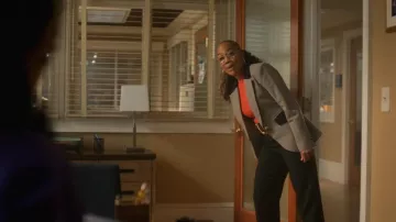 Smythe blazer con costura llevado por Amanda Wagner (Sonja Sohn) como se ve en Will Trent (S04E10)