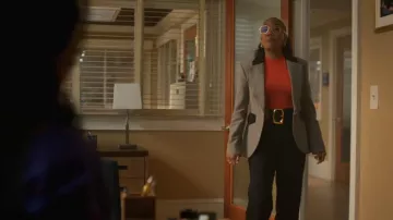 Ceinture en cuir Alexander McQueen portée par Amanda Wagner (Sonja Sohn) telle que vue dans Will Trent (S04E10)