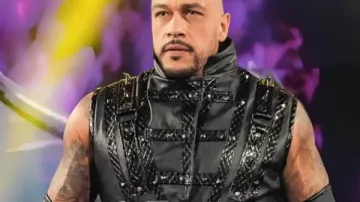 Abrigo de Damian Priest SmackDown 2026 en WWE SmackDown