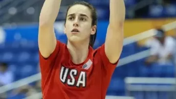 Caitlin Clark camiseta roja del equipo USA Caitlin Clark por fin ha vuelto... y sus clips de práctica de Team USA están llamando la atención