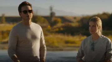 Ray Ban Chris worn by Russell McIntosh (Patrick J. Adams) as seen in The Madison (S01E01)