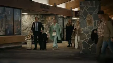 Asa icónica de Ferragamo que lleva Paige McIntosh (Elle Chapman) como se ve en The Madison (S01E01)
