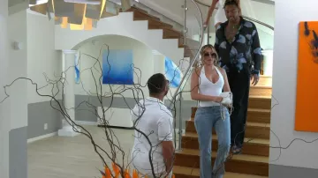 Crop Top sculpteur à col nu Asos Design porté par Chloe Ferry tel que vu dans Geordie Shore (S26E09)