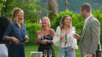 Haut Broderie à col carré Asos Design porté par Chloe Boudames tel que vu dans Age of Attraction (S01E01)