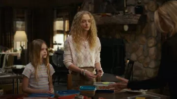Jersey tipo polo con estampado de cuadros de Maje Magrille llevado por Bridgett Reese (Amiah Miller) como se ve en The Madison (S01E02)