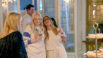 Gafas de sol de montura cuadrada Saint Laurent usadas por Dorit Kemsley tal como se ve en Las verdaderas amas de casa de Beverly Hills (S15E13)