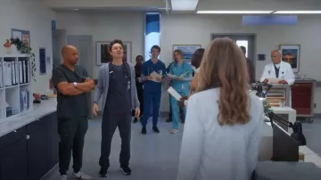 Zapatillas de correr Asics 32 llevadas por John 'J.D.' Dorian (Zach Braff) tal como se ve en Scrubs (S01E03)