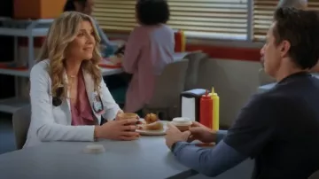 Blusa Aritzia Wilfred Paradise usada por Elliot Reid (Sarah Chalke) vista en Scrubs (S01E04)