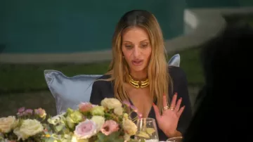 Collier collier collier de collier Tom Ford Liza porté par Dorit Kemsley tel que vu dans Les vraies femmes au foyer de Beverly Hills (S15E13)