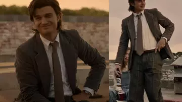 Veste de costume porté par Steve Harrington (Joe Keery) dans Stranger Things (S05E08)