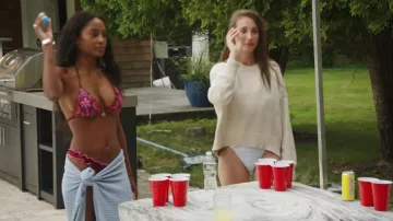 Kulani Kinis Kinis String String Thong Under, usado por Ciara Miller, tal como se ve en Summer House (S10E06)