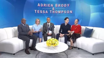 Zapata perforada Tory Burch llevada por Tessa Thompson tal como se ve en Today el 12 de marzo de 2026