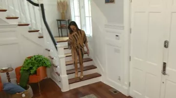 Collar declarativo Tory Burch Oro llevado por Levi Sebree tal como se ve en Summer House (S10E06)