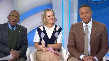 Pull Sandro Argyle à effet superposé porté par Dylan Dreyer tel que vu dans Today le 13 mars 2026