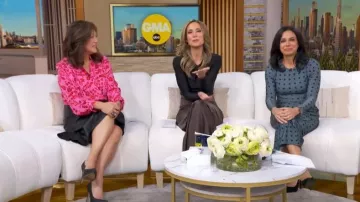 Vestido lápiz drapeado de lunares de Arias New York usado por Tara Narula visto en Good Morning America el 12 de marzo de 2026