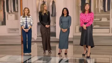 Cardigan rayé Sandro avec un détail en denim porté par Lori Bergamoto tel que vu dans Good Morning America le 12 mars 2026
