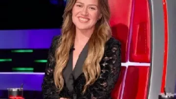 The Voice S29 Kelly Clarkson Black Lace Blazer de Kelly Clarkson tel que vu dans The Voice