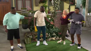 Zapatillas eléctricas Puma City Rider llevadas por Calvin Butler (Cedric the Entertainer) como se ve en The Neighborhood (S08E12)