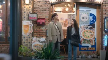 Sac à bandoulière Maison Margiela 5ac Bobo Medium porté par Seo Mi-rae (Jisoo) tel que vu dans Boyfriend on Demand (S01E03)