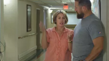 Camiseta Rails Cito Rose llevada por Erin Napier vista en Home Town (S10E09)