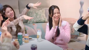 Self-portrait Knitted Mini Skirt worn by Seo Mi-rae (Jisoo) as seen in Boyfriend on Demand (S01E04)