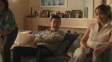 Cardigan sans manches tricoté MM6 Maison Margiela porté par May Grant tel que vu dans 9-1-1 (S09E13)