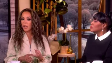 Chaqueta técnica con cuentas de Maje llevada por Sunny Hostin vista en The View el 12 de marzo de 2026