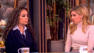 We-Ar4 La americana en capas de barra que lleva Sunny Hostin vista en The View el 18 de marzo de 2026