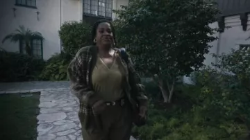 Cardigan longline imprimé Eloquii porté par Dottie Reynolds (Michael Hyatt) tel que vu dans High Potential (S02E14)