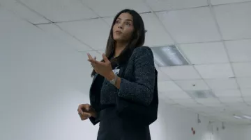 Chaqueta Aritzia Acquire que lleva Bailey Nune (Jenna Dewan) como se ve en The Rookie (S08E10)
