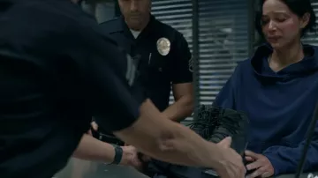 Under Armour UA Valsetz RTS 1.5 llevado por Lucy Chen (Melissa O'Neil) como se ve en The Rookie (S08E10)