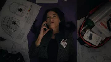 Jersey solista de Aritzia llevado por Bailey Nune (Jenna Dewan) como se ve en The Rookie (S08E10)