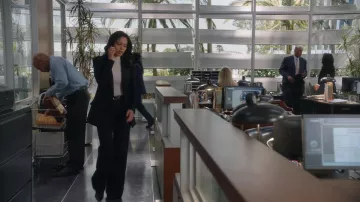 Pantalones Smythe Bootcut usados por Angela Lopez (Alyssa Diaz) como se ve en The Rookie (S08E11)