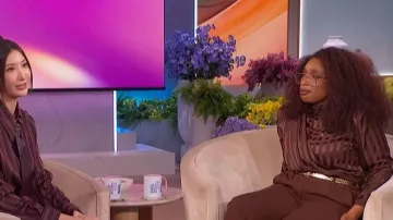 Traje de cuello alto drapeado Ronny Kobo Poppins usado por Jennifer Hudson, visto en The Jennifer Hudson Show el 28 de febrero de 2026