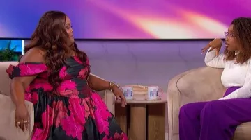 Vestido sin tirantes plisados Hutch Georgina llevado por Danielle Pinnock, visto en The Jennifer Hudson Show el 28 de febrero de 2026