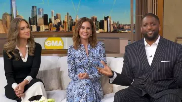 Robe Midi à motifs floraux à ruban graphique Me + Em portée par Rebecca Jarvis vue dans Good Morning America le 17 mars 2026