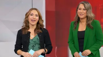 Cárdigan de costilla de hilo universal usado por Lori Bergamoto visto en Good Morning America el 17 de marzo de 2026