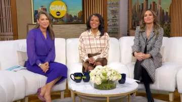 Camisa de novio corta a cuadros transparente de Express llevada por Janai Norman, vista en Good Morning America el 18 de marzo de 2026