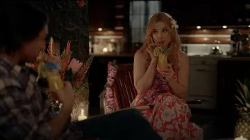Robe midi Maeve sans manches à col carré taille basse portée par Melinda Monroe (Alexandra Breckenridge) telle que vue dans Virgin River (S07E01)