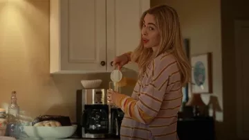 Haut à manches longues rayées Nina Free People porté par Lizzie (Sarah Dugdale) tel que vu dans Virgin River (S07E01)