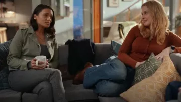 Chaqueta de sarga Talbots usada por Kaia Bryant (Kandyse McClure) vista en Virgin River (S07E02)