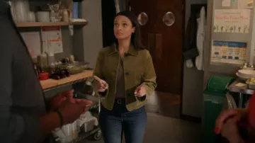 Chaqueta de cuero de ante de la marca Lucky llevada por Kaia Bryant (Kandyse McClure) vista en Virgin River (S07E05)